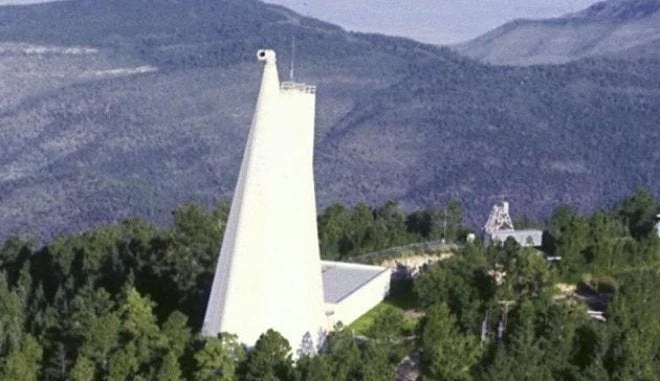 Αυτός είναι ο σκοτεινός λόγος που έκλεισε το αμερικανικό αστεροσκοπείο από το FBI